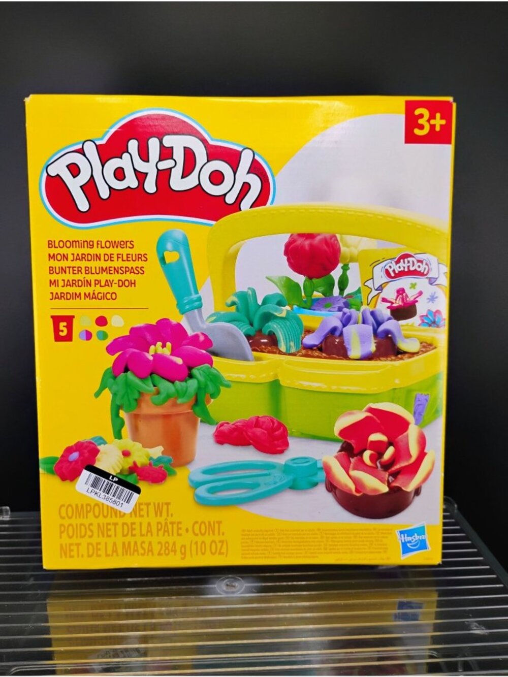 Play-Doh Blooming Flowers Playset With Tools & 5 Colors Compound